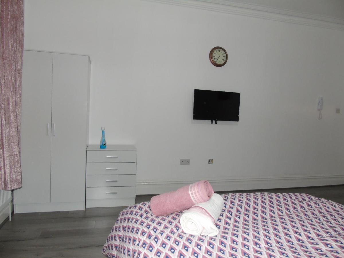 Luxurious Stay Болтън Екстериор снимка