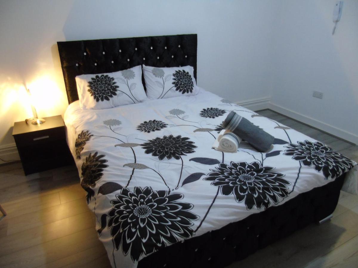 Luxurious Stay Болтън Екстериор снимка