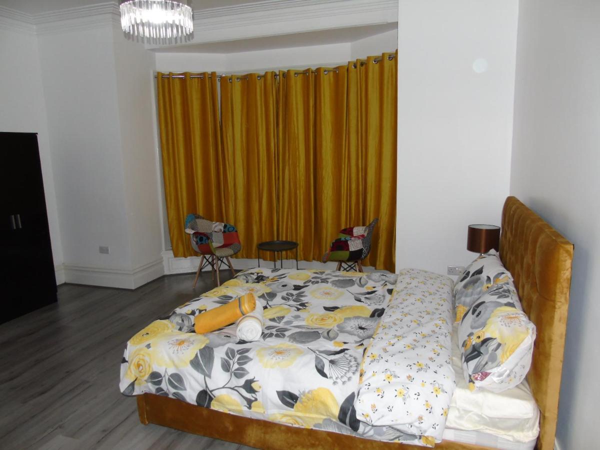Luxurious Stay Болтън Екстериор снимка