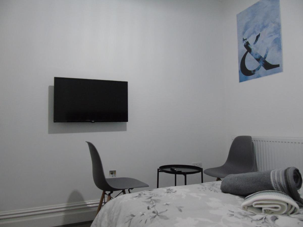 Luxurious Stay Болтън Екстериор снимка
