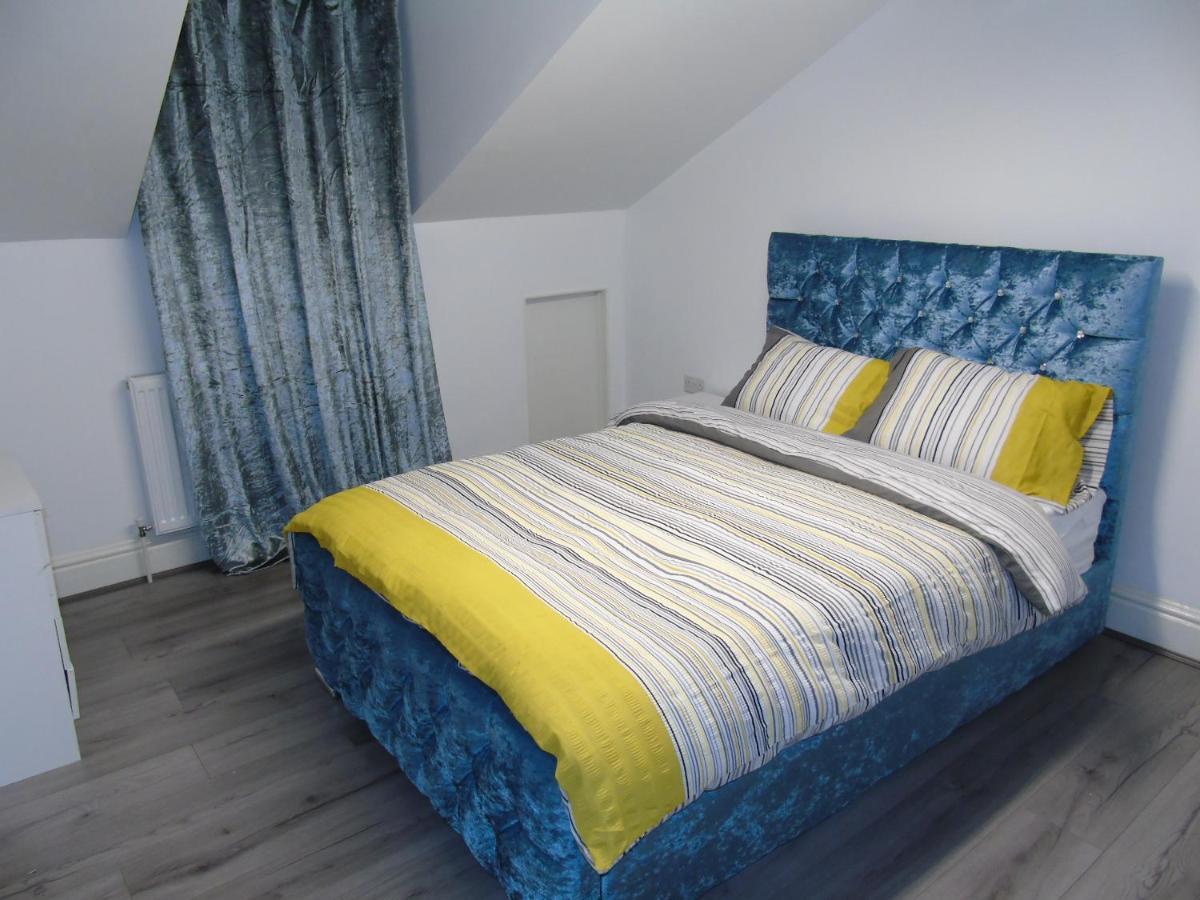 Luxurious Stay Болтън Екстериор снимка