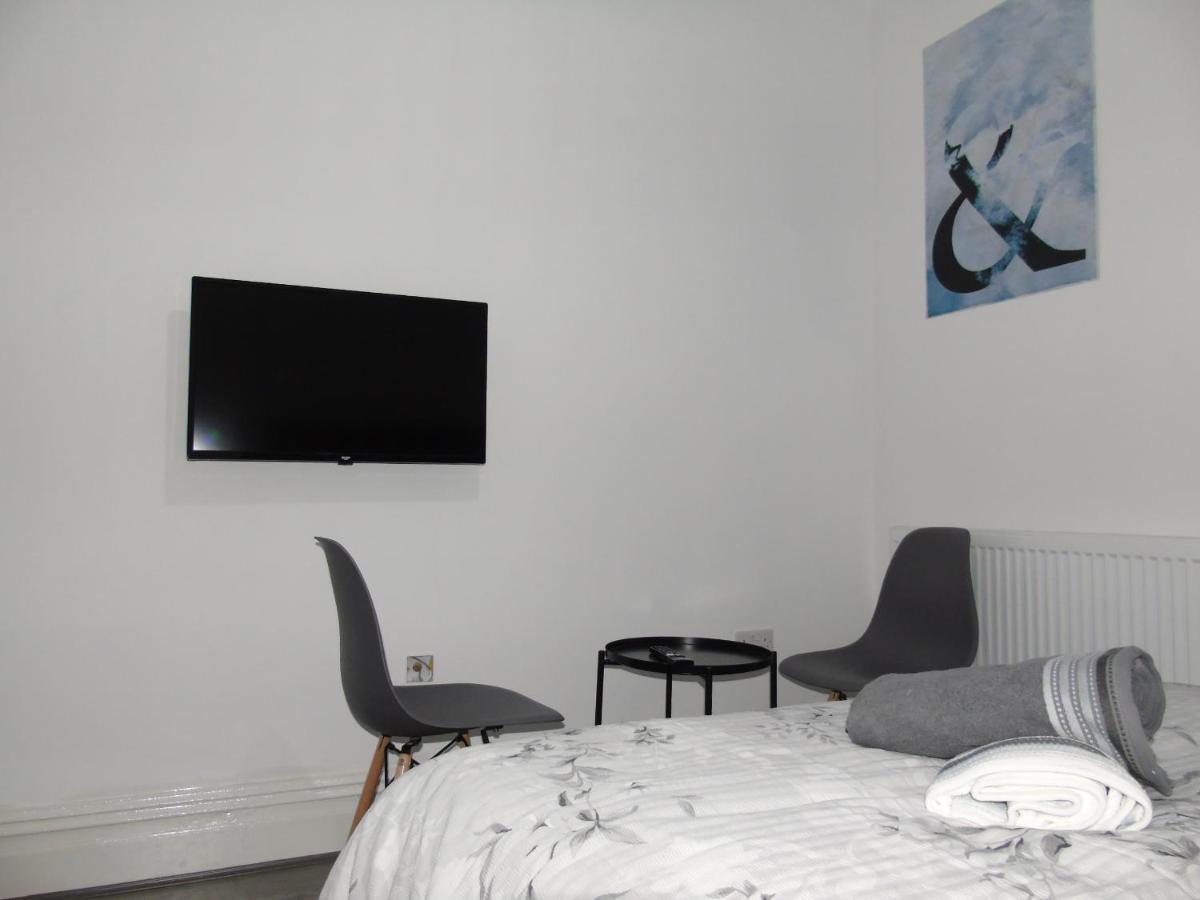 Luxurious Stay Болтън Екстериор снимка