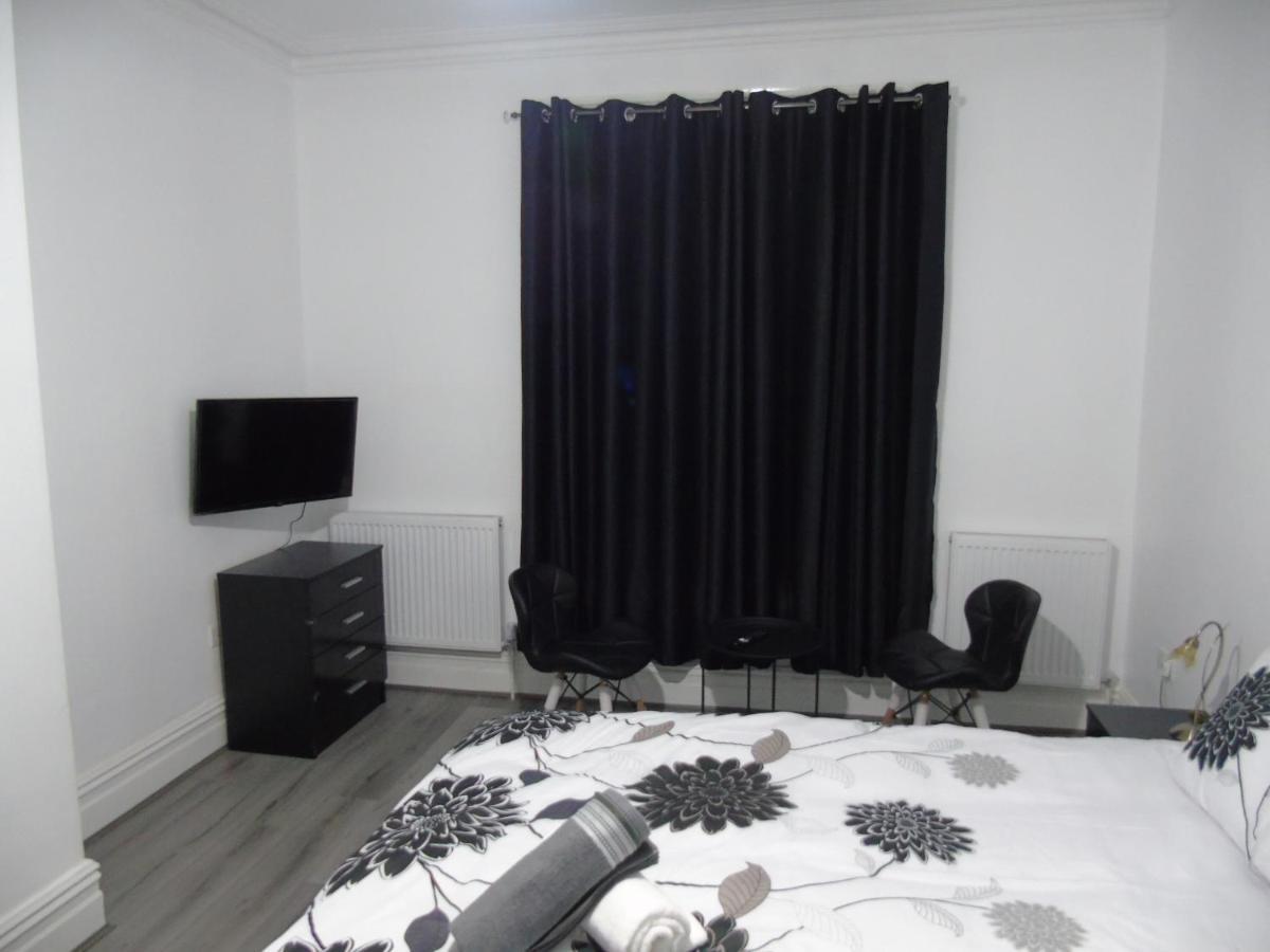Luxurious Stay Болтън Екстериор снимка