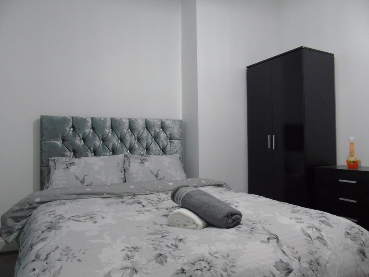Luxurious Stay Болтън Екстериор снимка
