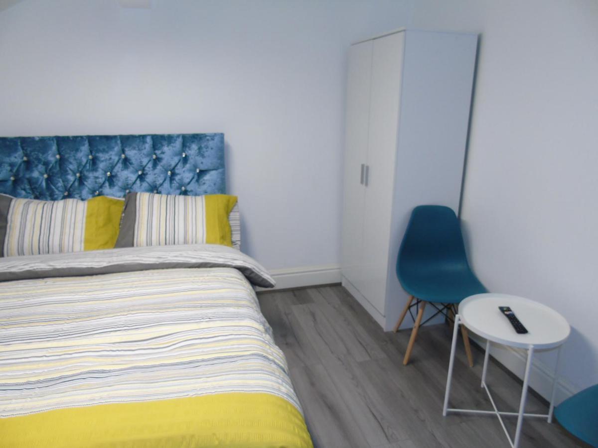 Luxurious Stay Болтън Екстериор снимка