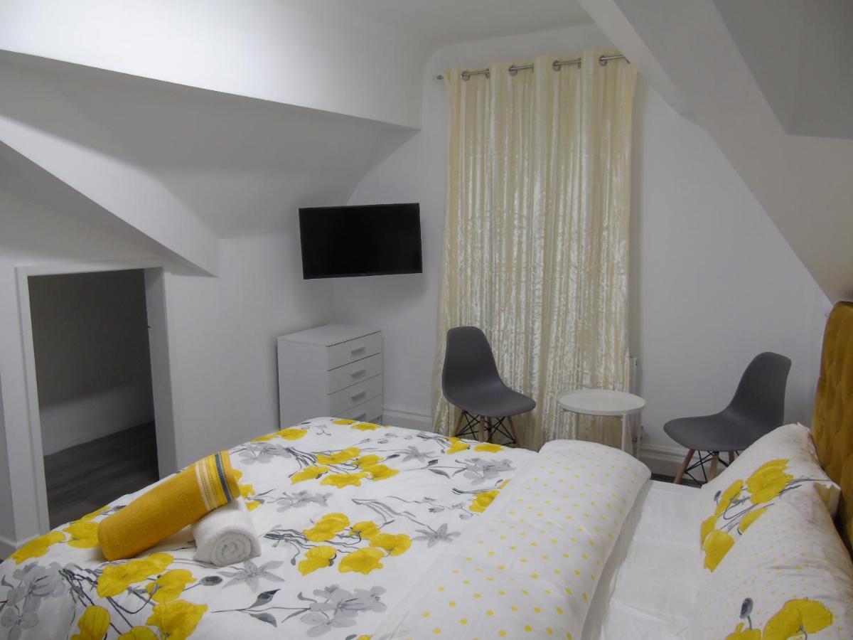 Luxurious Stay Болтън Екстериор снимка