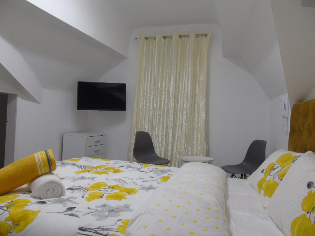 Luxurious Stay Болтън Екстериор снимка
