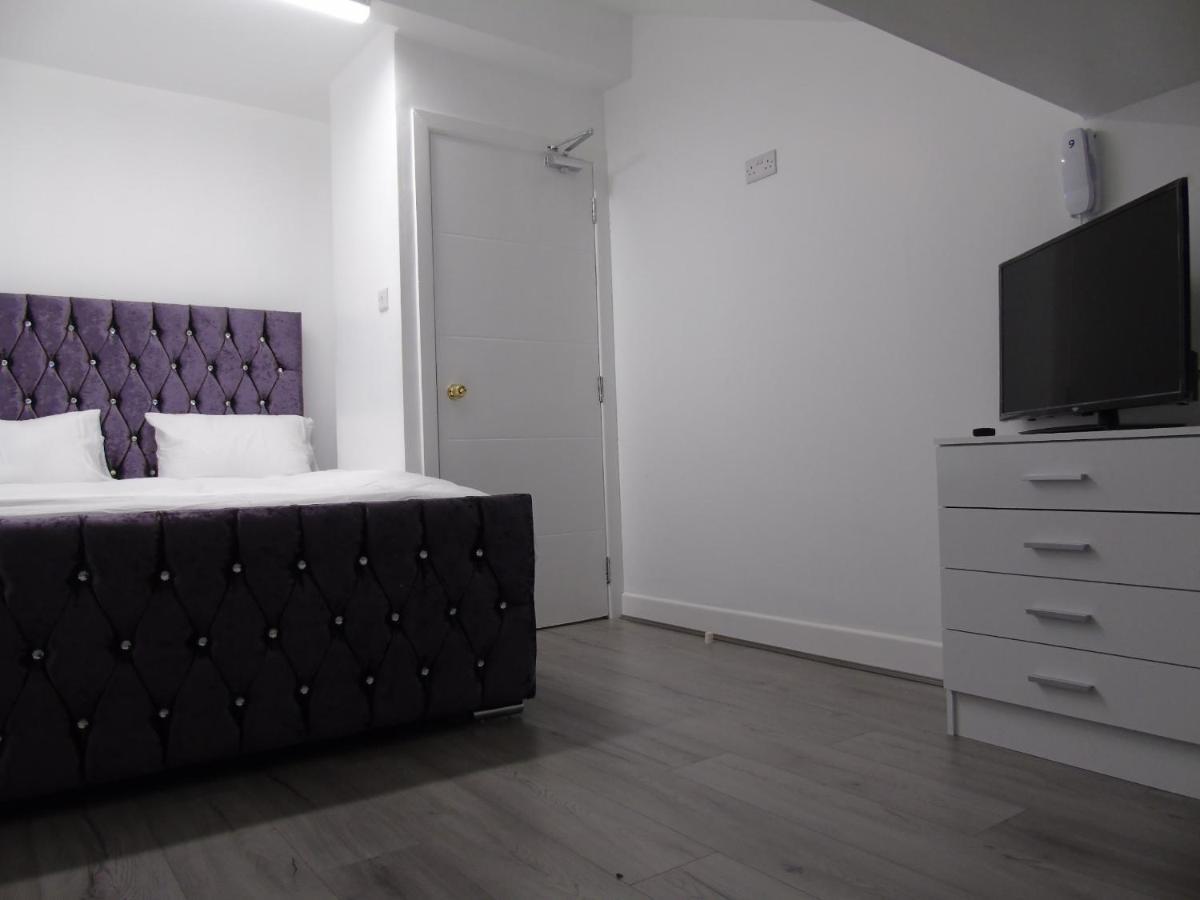 Luxurious Stay Болтън Екстериор снимка