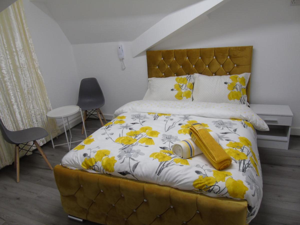 Luxurious Stay Болтън Екстериор снимка